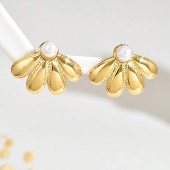 Elegant Gold Flower Earrings A1401 - Picture 1 of 4
